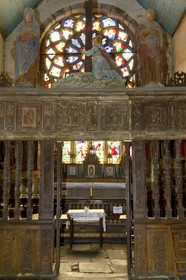 France, Finistère (29), la chapelle de Saint-Herbot de style gothique flamboyant, la poutre de gloire au-dessus du chancel (cloture de chœur)