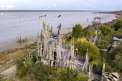 France, Loire-Atlantique (44), Paimboeuf, collection d'art contemporain à ciel ouvert Estuaire, Le Jardin Etoilé réalisé par l’architecte artiste paysagiste Kinya Maruyama sur les rives de la Loire (vue aérienne)