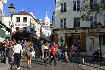France, Paris (75), la Butte Montmartre, le café Le Consulat et le Sacré-Cœur