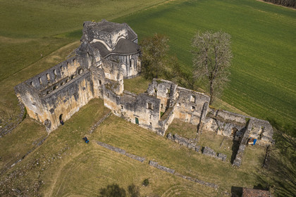 France, Dordogne (24), Périgord Vert, Villars, ruines de l'abbaye cistercienne de Boschaud du XIIème siècle qui dépendait de l'abbaye de Clairvaux (vue aérienne)