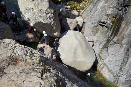 France, Corse-du-Sud (2A), Alta Rocca, Bavella, canyoning dans le torrent de Polischellu