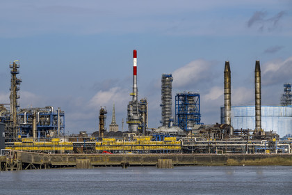 France, Loire-Atlantique (44), Estuaire de la Loire, Saint-Nazaire, le terminal pétrolier et raffinerie Total Energie de Donge