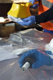 France, Bas-Rhin (67), Schiltigheim, intervention d'ingénieurs de l’Agence nationale pour la gestion des déchets radioactifs (Andra) chez des particuliers pour enlever la radioactivité d’un modèle rare de fontaine au radium centenaire, la source est une porcelaine irradiée au radium que l'on faisait infuser dans de l'eau froide dans un verre dédié