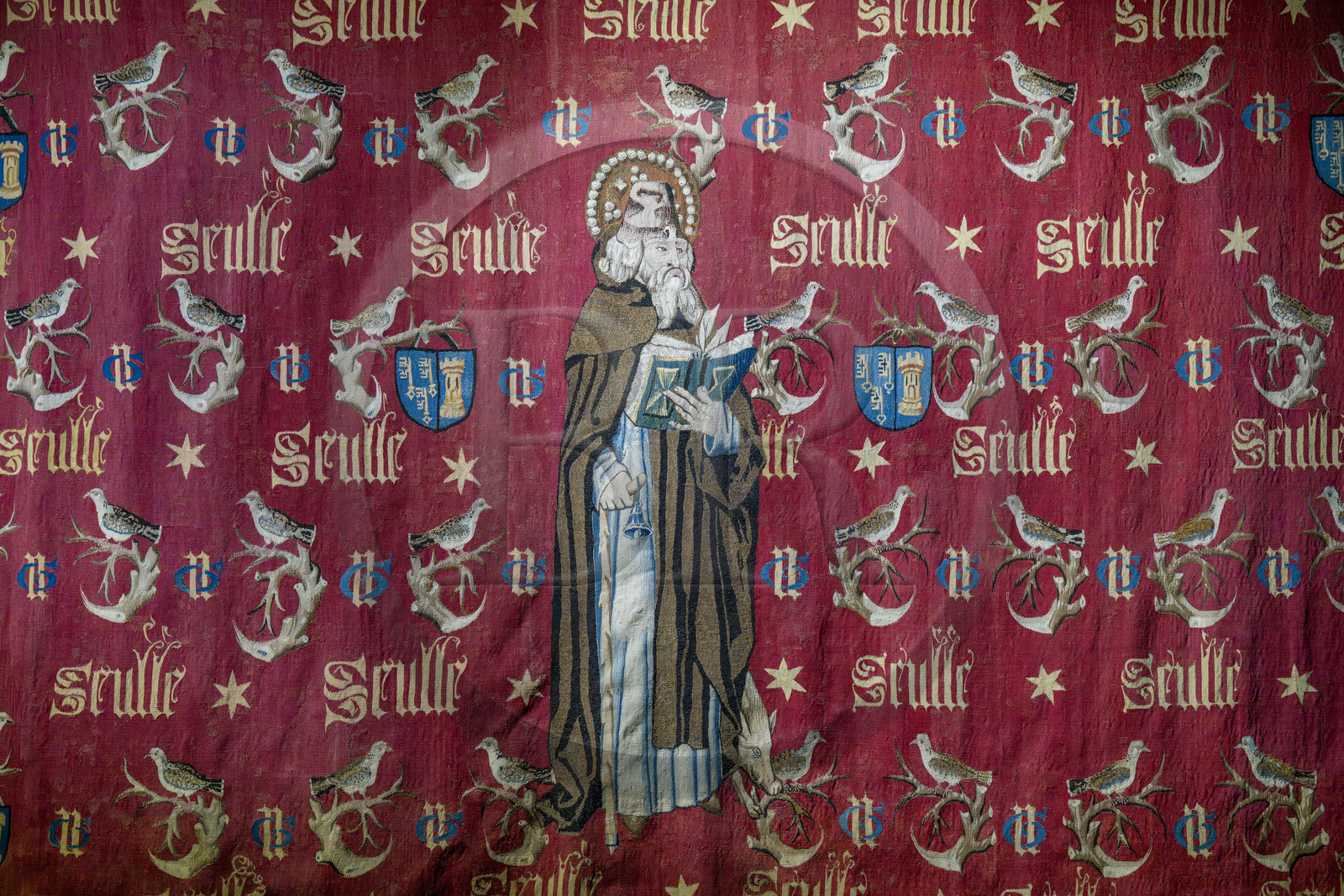 France, Côte-d'Or (21), Beaune, zone classée Patrimoine Mondial de l'UNESCO, Hospices de Beaune, l'Hôtel-Dieu, détail de la Tapisserie de saint Antoine de la fin du XVe siècle, la devise galante “Seulle étoile” rappelle que l'épouse Guigone de Salins du chancelier Nicolas Rolin était la seule dame de ses pensées, l’astre qui montrait la voie du salut, la première référence reste néanmoins la Vierge Marie