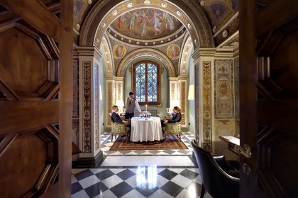 Italie, Toscane, Florence, centre historique classé Patrimoine Mondial de l'UNESCO, Palazzo Della Gherardesca, palace 5 étoiles Four Seasons Hotel Firenze, diner romantique dans la chapelle du Cardinal