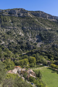 France, Hérault (34), les Causses et les Cévennes, paysage culturel de l'agro-pastoralisme méditerranéen inscrit au Patrimoine Mondial de l'UNESCO, gorges de La Vis, Saint-Maurice-Navacelles, le Cirque de Navacelles, le hameau de Navacelles