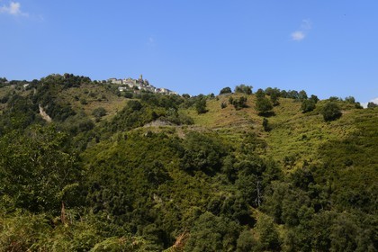 France, Haute-Corse (2B), région de la Casinca en Castagniccia, village perché de Loreto di Casinca