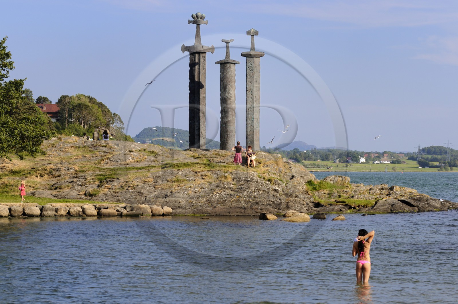 Norvège, Rogaland, Stavanger, les épées monumentales de Fritz Roed (1983) en souvenir de la bataille de Hafsfjord en 872