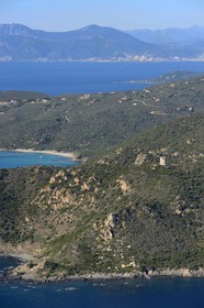 France, Corse-du-Sud (2A), Coti-Chiavari, Tour génoise de Capu Neru (Capo Nero) (vue aérienne)
