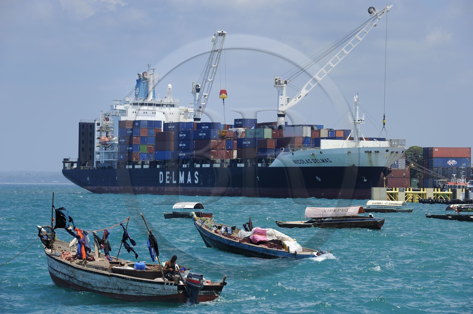 Tanzanie, archipel de Zanzibar, île de Unguja (Zanzibar), ville de Zanzibar, quartier Stone Town, classé Patrimoine Mondial de l' UNESCO, le port de commerce