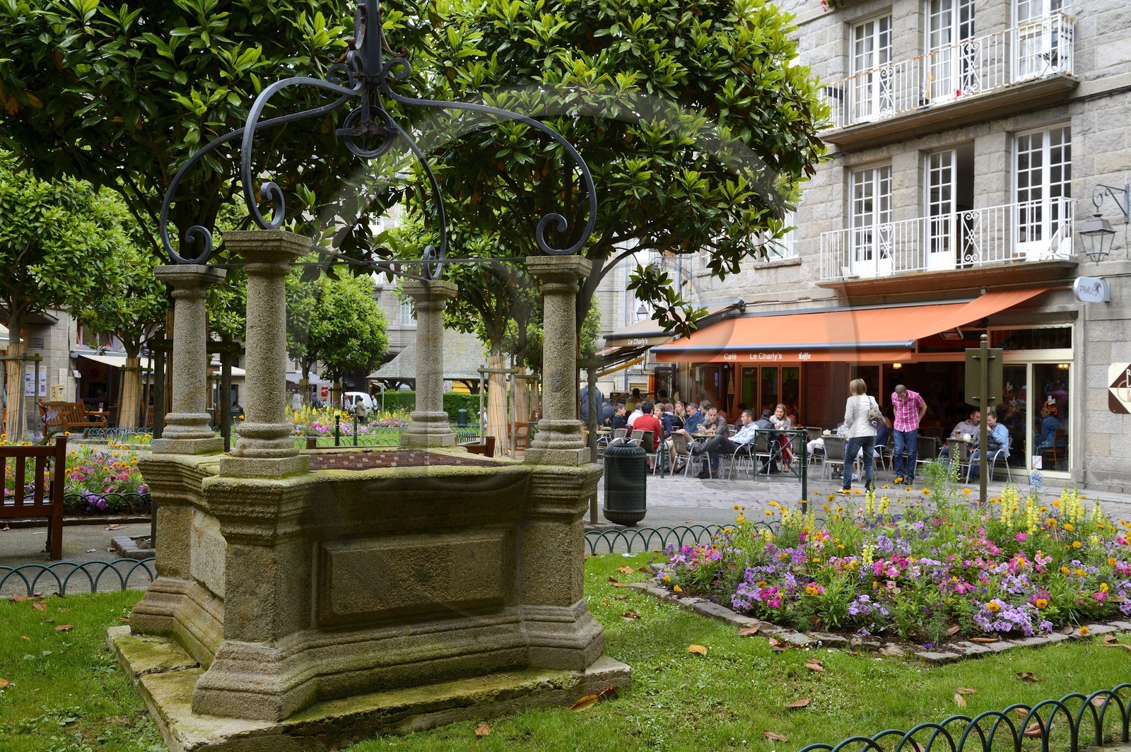 France, Ille-et-Vilaine (35), côte d'émeraude, Saint-Malo, place du marché aux légumes