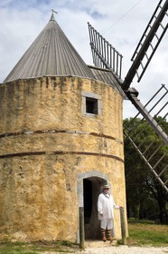 France, Var (83), Presqu'Ile de Saint-Tropez, Ramatuelle, moulin à vent de Paillas, Pierre Falcou, un des meuniers bénévole et amateur