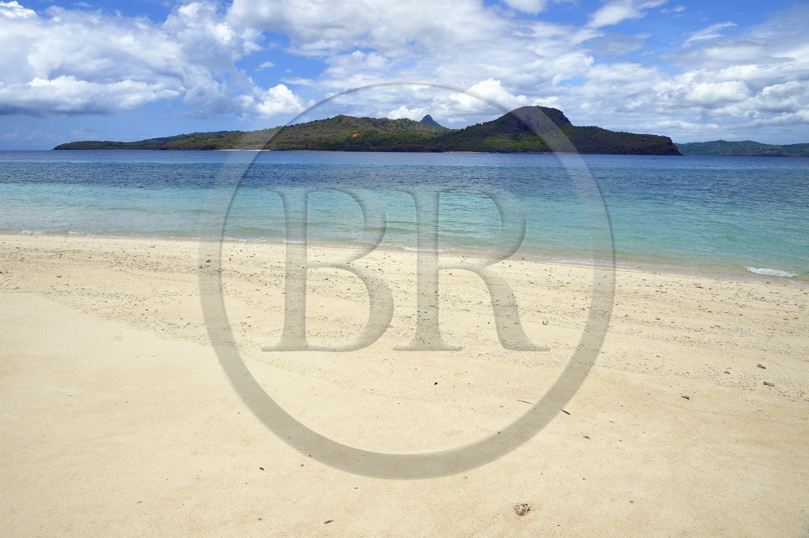 France, Ile de Mayotte, Grande-Terre, M'Tsamoudou, ilot de sable blanc sur le récif de corail dans la lagune face à la pointe Saziley