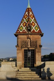 Suisse, Bâle, la Mittlere Brücke qui enjambe le Rhin, le Käppelijoch où avait lieu des condamnations à mort au Moyen-age