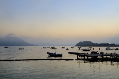 France, Corse-du-Sud (2A), Golfe de Porto Vecchio, la jetée du Grand Hotel Cala Rossa