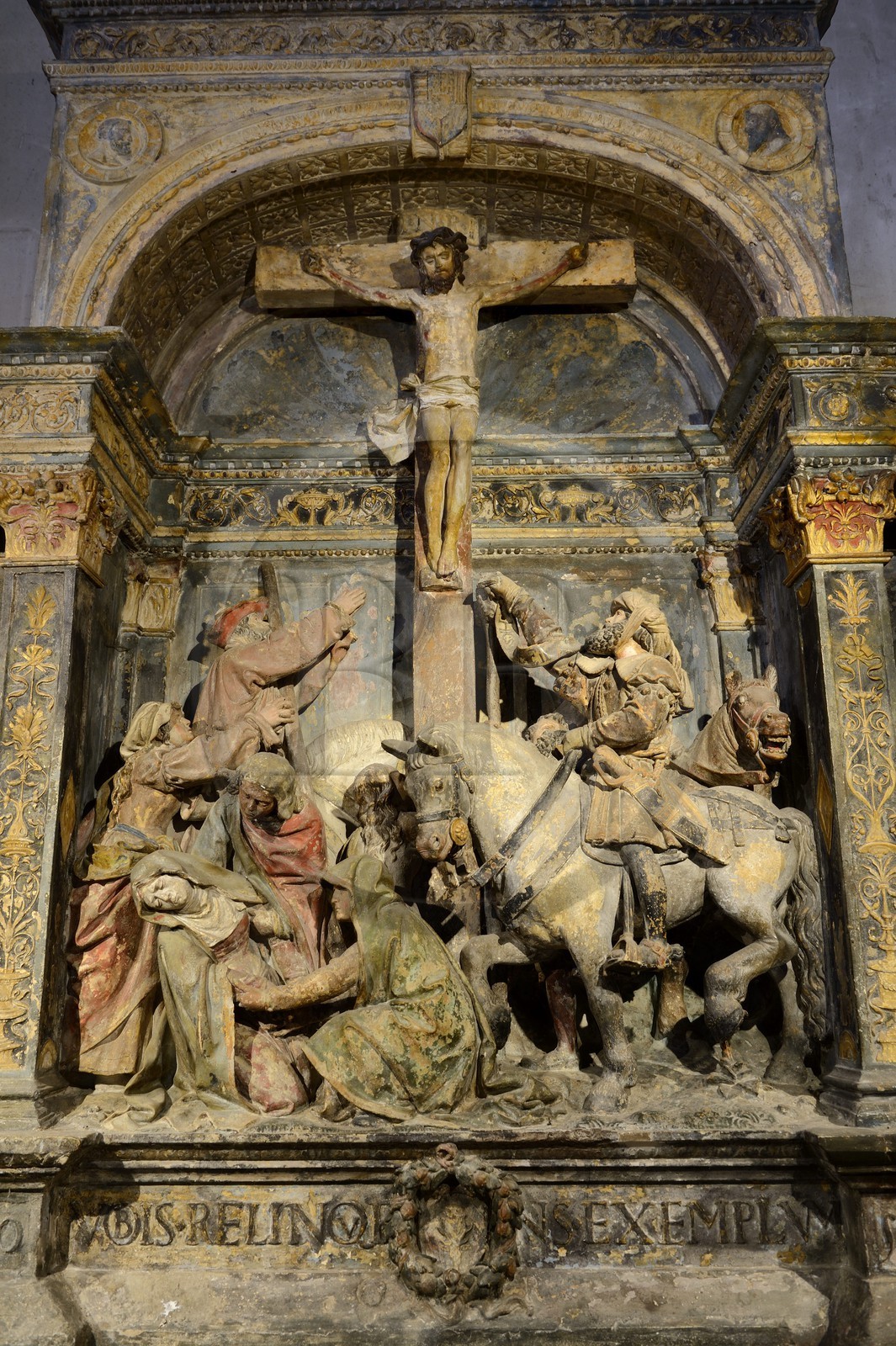 France, Meuse (55), Parc régional de Lorraine, Cotes de Meuse, Hattonchâtel, église collégiale Saint-Maur abritant un retable Renaissance qui représente trois épisodes de la Passion du Christ en pierre sculptée polychrome de 1523 attribué à Ligier Richier
