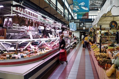 France, Pyrénées-Atlantiques (64), Pays-Basque, Bayonne, les Halles sur le quai Roquebert