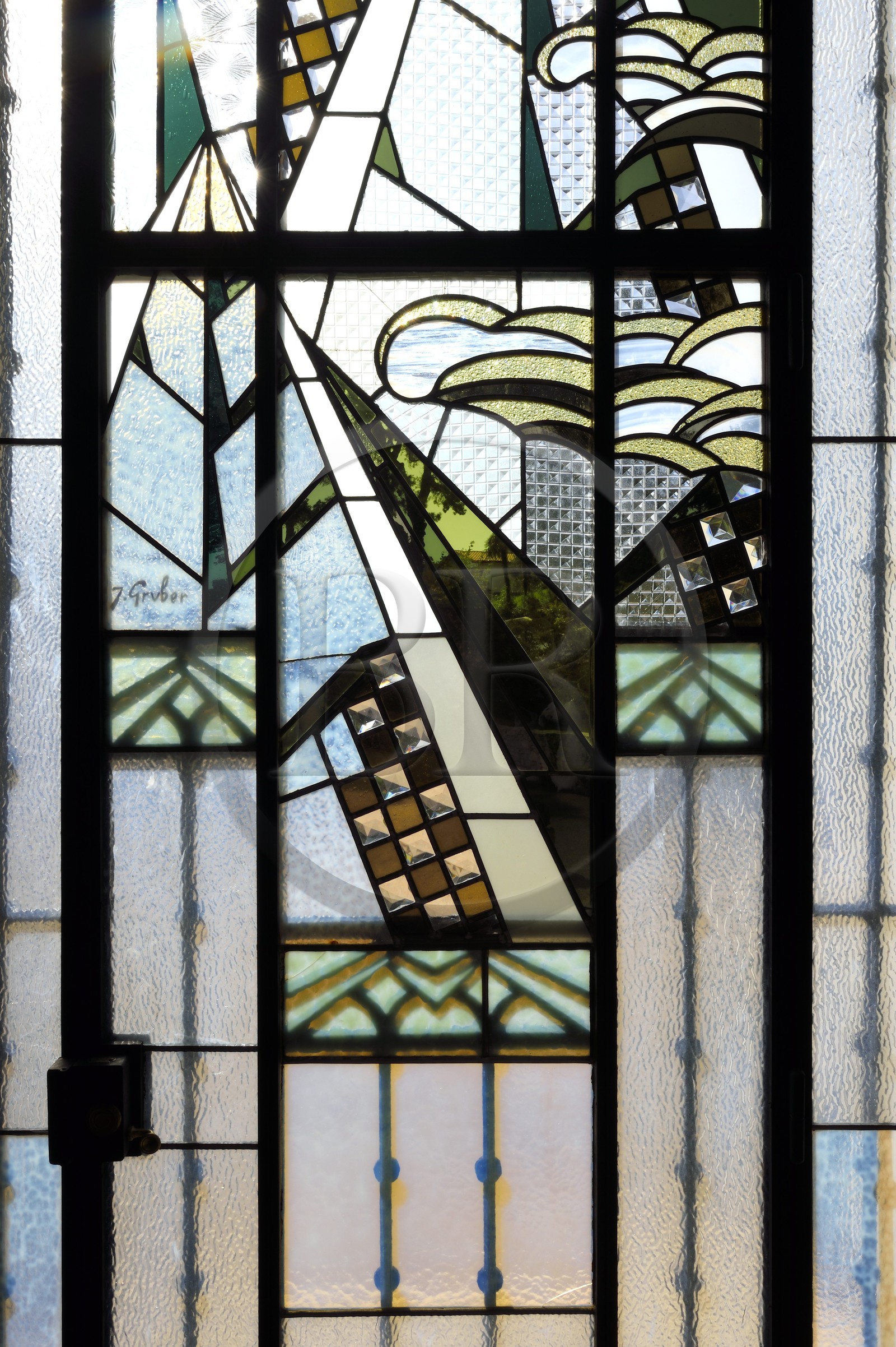 France, Pyrénées-Atlantiques (64), la côte du Pays-Basque, Ciboure, la Villa Art déco Leihorra dessiné par l'architecte Joseph Hiriart 1926, vitrail de la porte réalisé par le maître-verrier Jacques Gruber