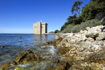 France, Alpes-Maritimes (06), Cannes, Iles de Lérins, Ile de Saint-Honorat, Abbaye de Lérins, ancien monastère fortifié élevé en 1073