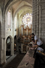 France, Hérault (34), Béziers, la cathédrale Saint-Nazaire, le buffet d'orgue dans la nef