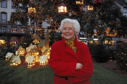 France, Bas Rhin (67), Strasbourg, madame Pflimlin, conceptrice et realisatrice du Grand Sapin de Noel de la place Kleber