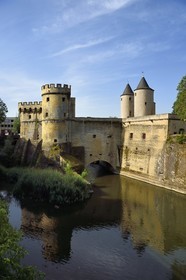 France, Moselle (57), Metz, la Porte des Allemands sur la rivière Seille est un vestige de l'ancienne enceinte médiévale