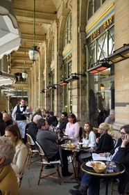 France, Paris (75), Palais Royal, Café Le Nemours sur la place Colette