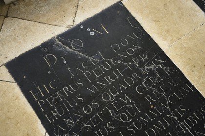 France, Marne (51), Parc Naturel Regional de la Montagne de Reims, Hautvillers, l'église abbatiale Saint-Sindulphe, la dalle funéraire de Dom Pérignon
