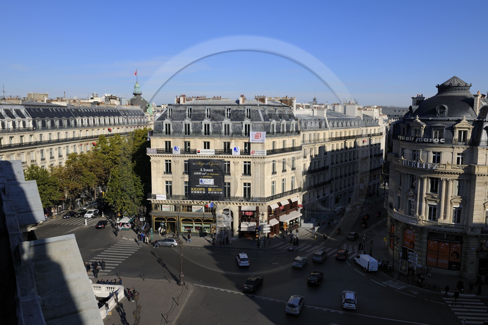 France, Paris (75), place de l'Opéra, façades haussmanniennes