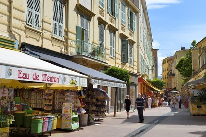France, Alpes-Maritimes (06), Menton, la rue piétonne Saint Michel