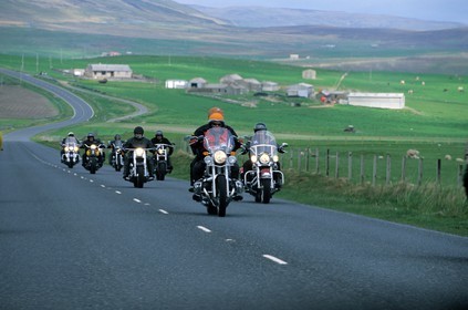 Royaume-Uni, Ecosse, les Shetland, excursion de motards en Harley Davidson sur Mainland