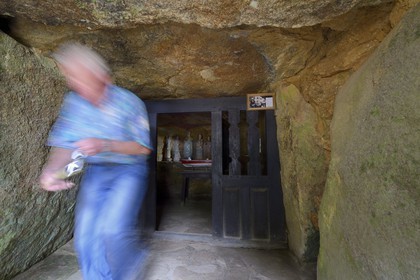 France, Côtes-d'Armor (22), Vieux-Marché, la chapelle des Sept-Saints consacrée aux Sept Dormants d'Éphèse, la crypte-dolmen du Stivel qui aurait été christianisée dès le VIème siècle