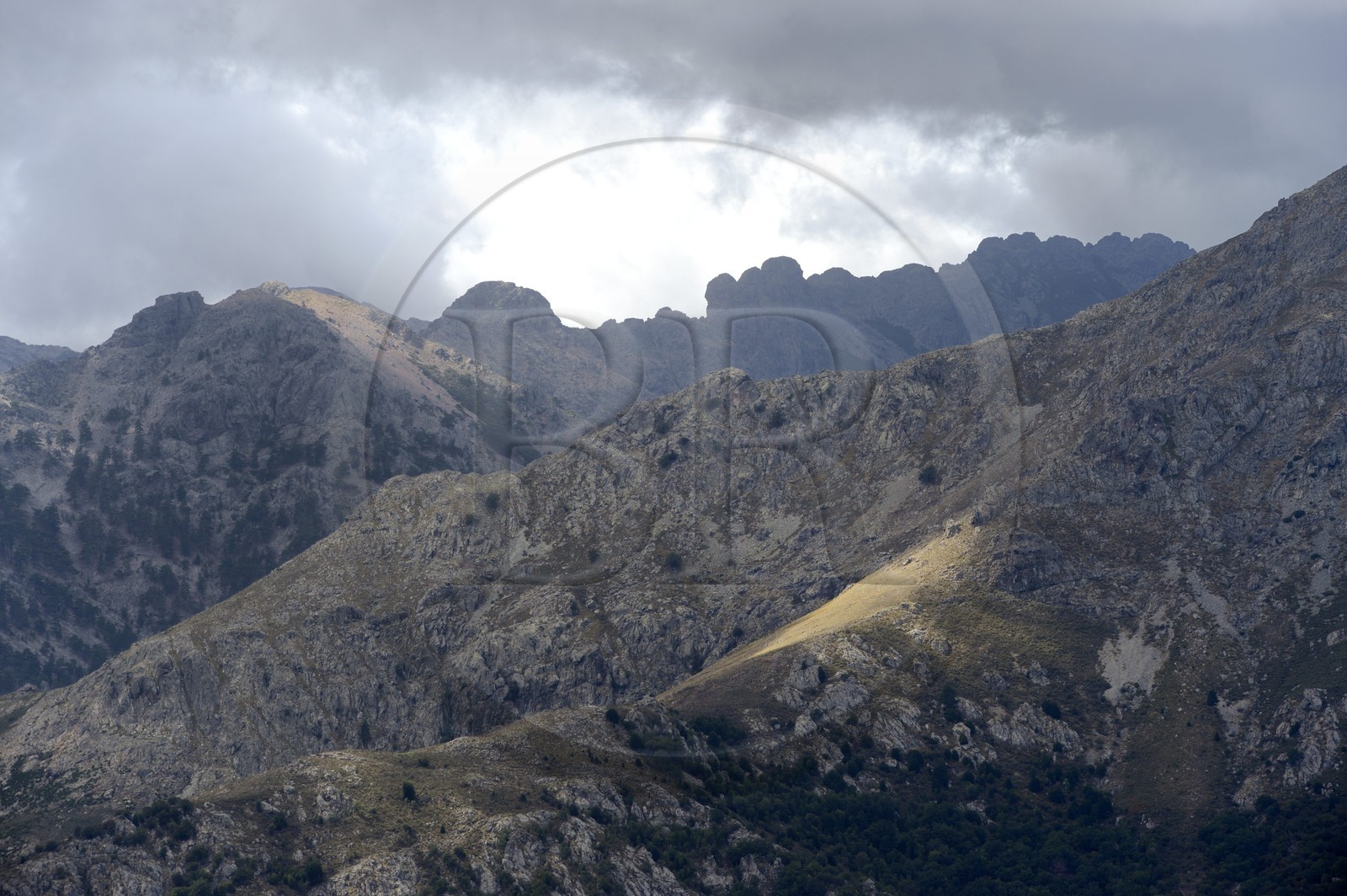 France, Haute-Corse (2B), Balagne, les montagnes qui bordent Le Giussani