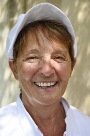 France, Vaucluse (84), Parc Naturel Regional du Luberon, Cadenet (Lourmarin), Auberge La Fenière 1 étoile Michelin, la chef étoilée Reine Sammut