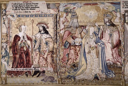 France, Haute-Loire (43), Parc naturel régional Livradois-Forez, l'abbaye de La Chaise-Dieu, tapisseries de la tenture de choeur, ensemble des 14 tapisseries flamandes réalisées au XVIe siècle retraçant des récits bibliques issus de l’Ancien et du Nouveau Testament, le Roi Salomon honore sa mère à gauche et le couronnement de la Vierge à droite