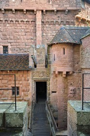 France, Bas-Rhin (67), Orschwiller, le chateau du Haut-Koenigsbourg, porte de la Fosse aux ours