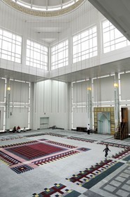 Etats-Unis, New York, Manhattan, Upper East side, la New York Mosque (Islamic Cultural Center) est le plus grand lieu de culte Musulman de la ville caractérisée par son style architectural moderne et son orientation en diagonale vers La Mecque, elle est située sur la 3ème Avenue entre la 96ème Rue et la 97ème Rue