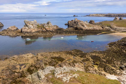 France, Finistère (29), Mer d'Iroise, Ile d'Ouessant, le mouillage de Yuzin sur la cote Nord (vue aérienne)