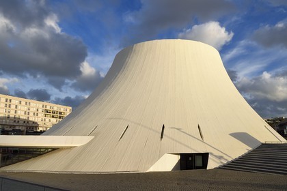 France, Seine-Maritime (76), Le Havre, Centre-ville reconstruit du Havre par Auguste Perret classé Patrimoine Mondial de l'UNESCO, le Volcan réalisé par Oscar Niemeyer et première maison de la culture crée en France