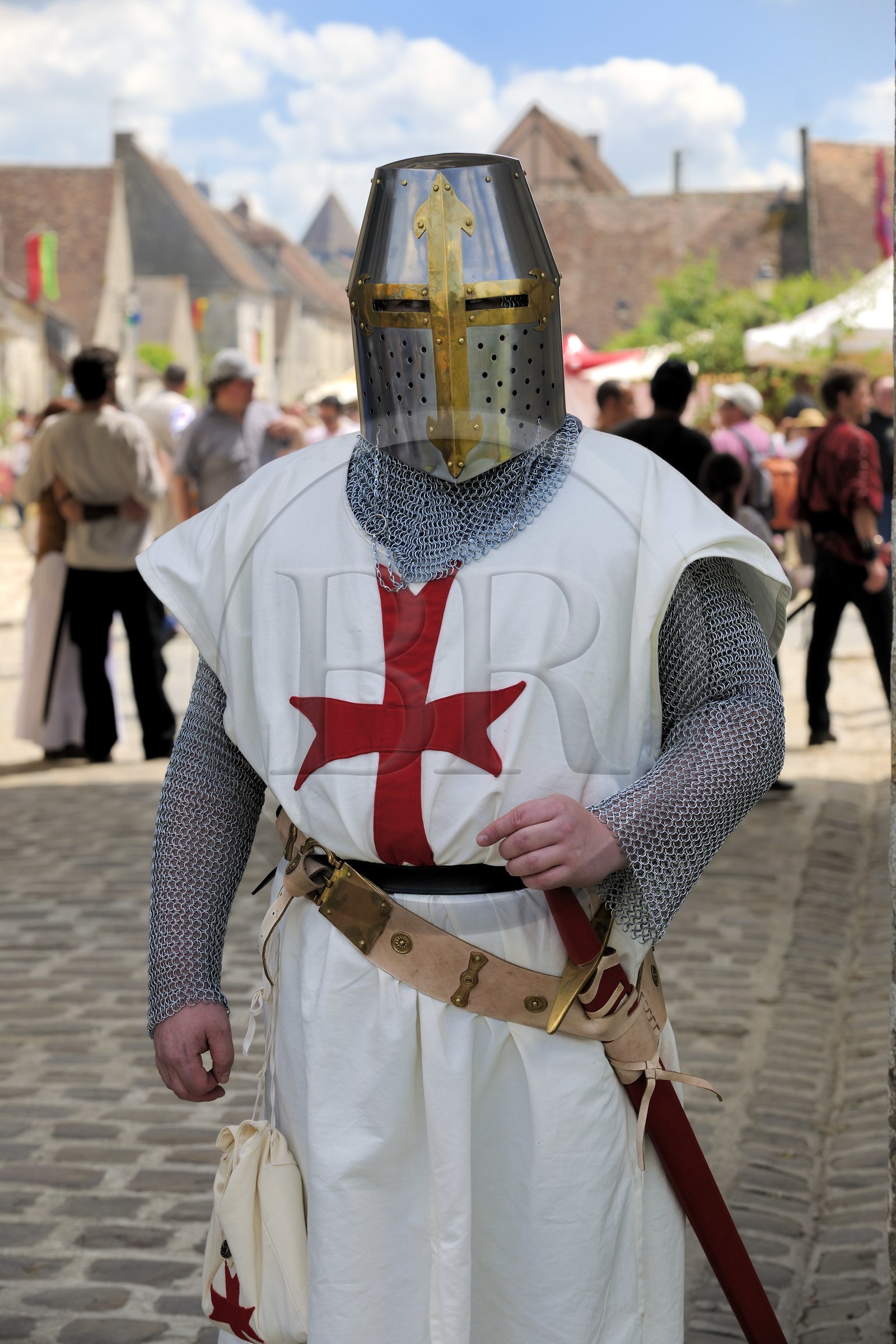 France, Seine et Marne (77), Les Médiévales de Provins, ville classée Patrimoine Mondial de l'UNESCO, un templier gardant la Porte de Jouy
