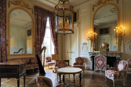 France, Yvelines (78), château de Versailles, classé Patrimoine Mondial de l'UNESCO, le domaine de Marie-Antoinette, le Petit Trianon, le Salon de Compagnie