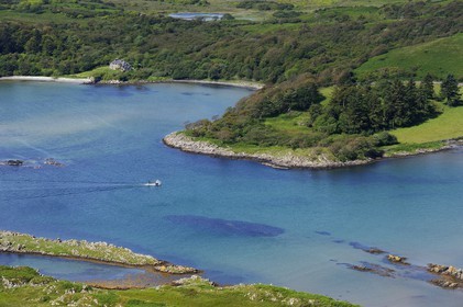Royaume-Uni, Ecosse, Hébrides intérieures, Ile de Islay, Ardilistry Bay sur la côte Est (vue aérienne)