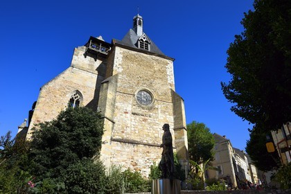 France, Dordogne (24), Périgord Pourpre, Bergerac, place Pélissière, statue de Cyrano de Bergerac par Mauro Corda en 2005 et église Saint Jacques