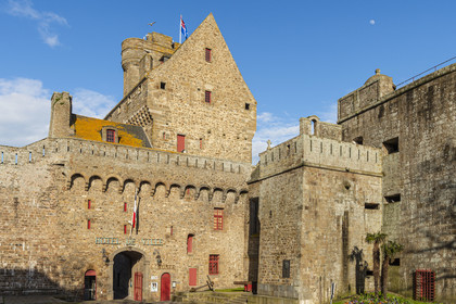 France, Ille-et-Vilaine (35), Côte d'Emeraude, Saint-Malo, l'hotel de ville situé dans le chateau