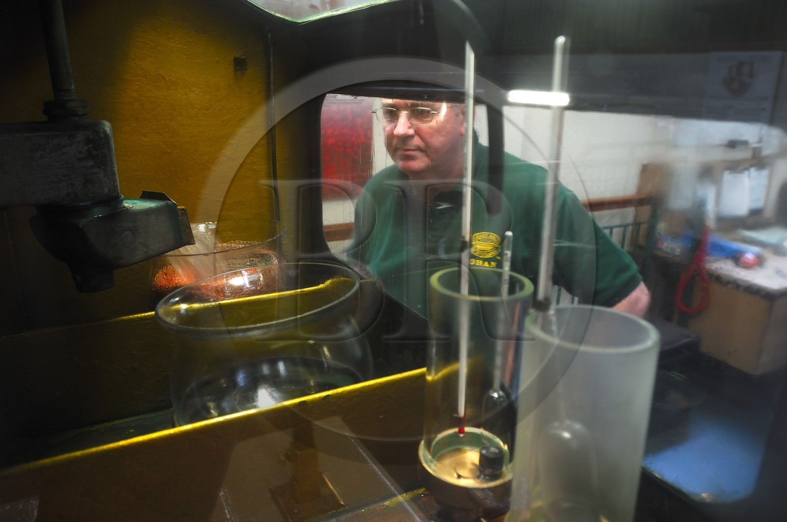 Royaume-Uni, Ecosse, Highland, Oban, distillerie de whisky Oban, tableau de contrôle de production