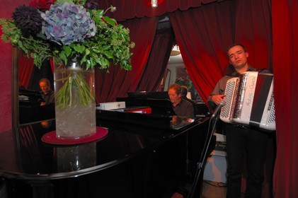 France, Paris (75), le cabaret Chez Raymonde