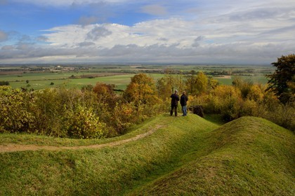 France, Meuse (55), Parc régional de Lorraine, Cotes de Meuse, Les Éparges, traces des combats d’une des luttes les plus meurtrières de la Première Guerre mondiale, tranchée et vue sur la plaine de la Woëvre
