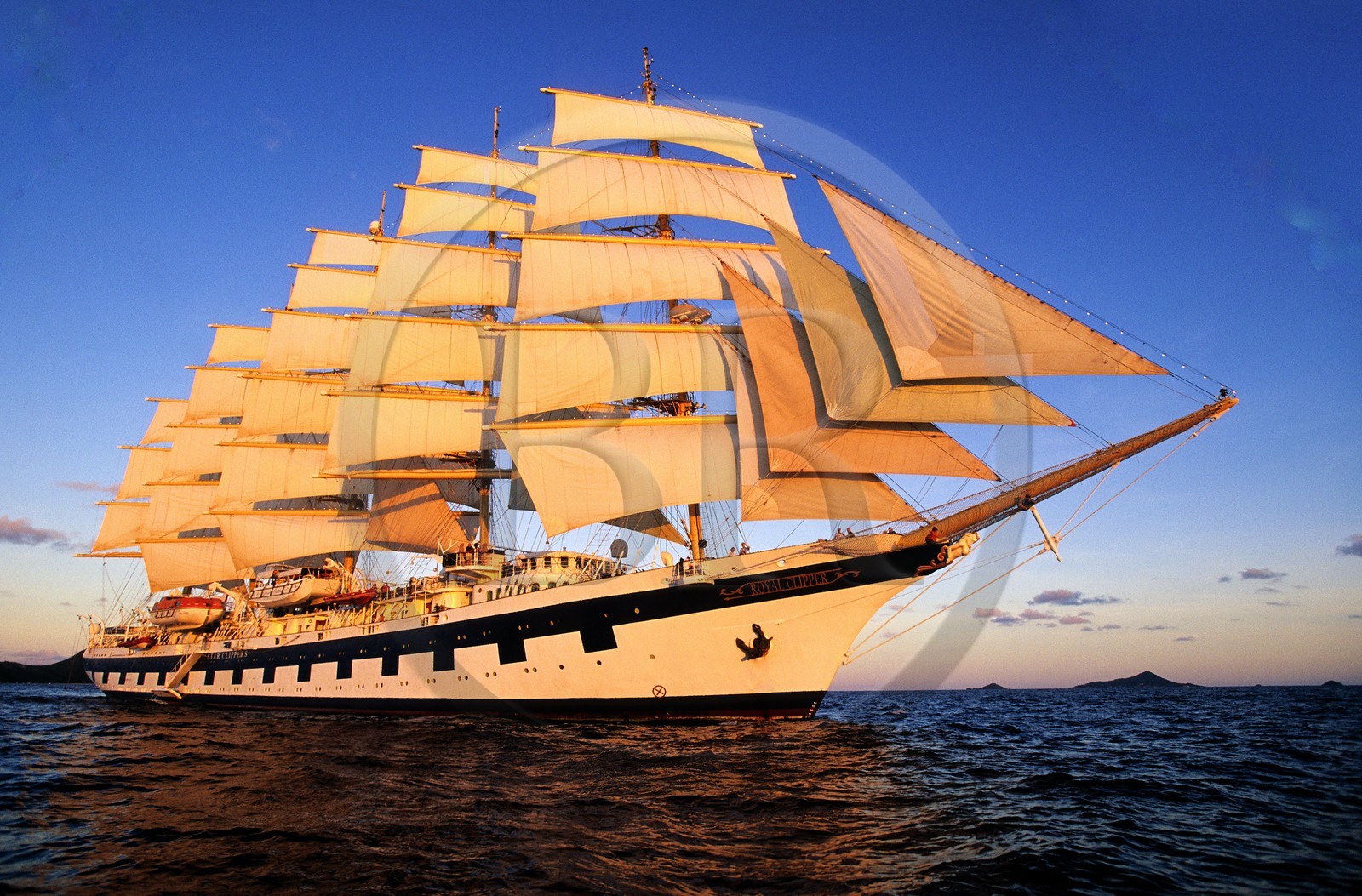 Caraïbes, le cinq mâts SPV Royal Clipper toutes voiles dehors