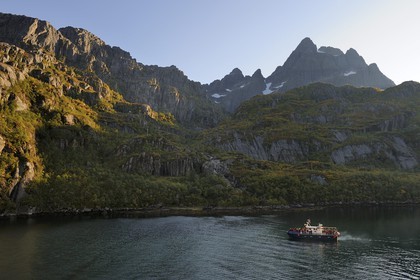 Norvège, Nordland, Iles Lofoten, le très etroit fjord Trollfjord en bordure du Raftsundet