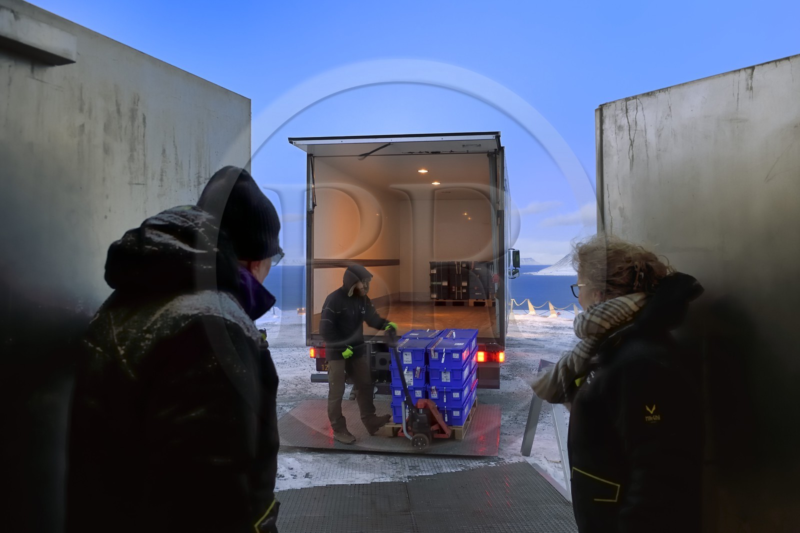 Norvège, Svalbard, Spitzberg, Longyearbyen, la Réserve mondiale de semences du Svalbard (banque de graines du Global Seed Vault) permet une sauvegarde de sécurité pour les collections existantes de banques de gènes, livraison des semences par NordGen